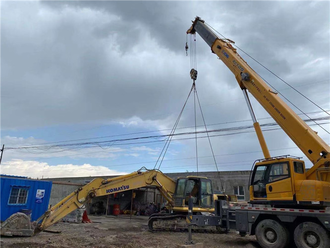 丘北县25吨吊车的工作半径是多少？