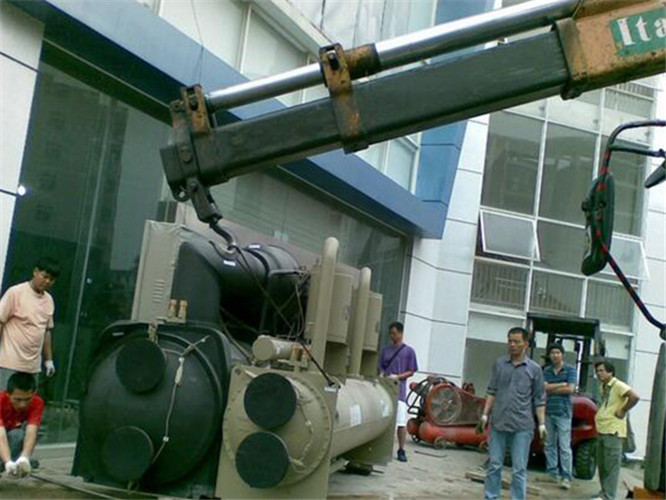 丘北县随车吊和汽车吊的核心区别是什么？哪种更省钱？