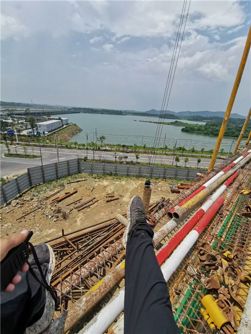 丘北县作业中发生设备损坏或人员意外，责任怎么划分？