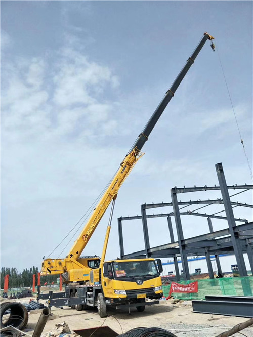丘北县超高层建筑钢结构吊装案例
